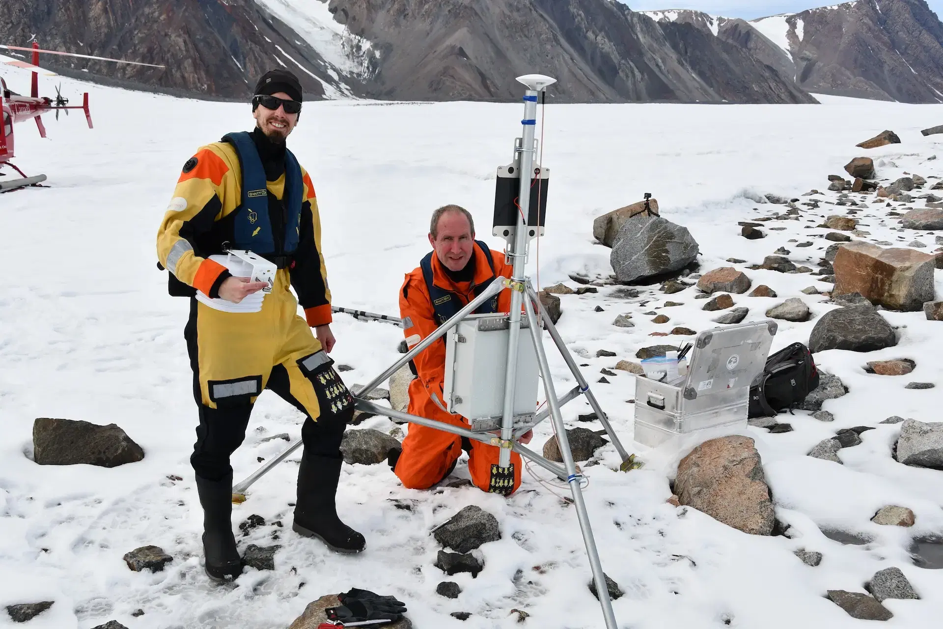 Installing Cryologger GVT equipment on Belcher Glacier